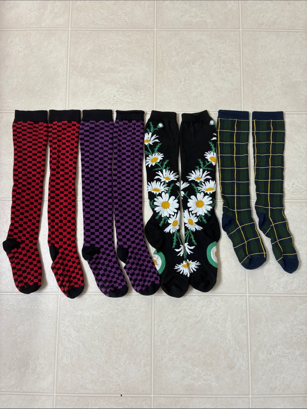 🌷3 for $25🌷Unbranded, US OS, 4 Pairs Of Knee High Checkerboard Plaid Daisy Socks